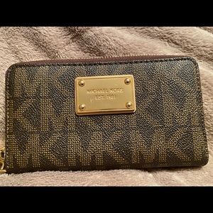 Michael by Michael Kors phone case/wallet